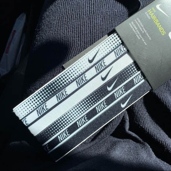 ❗️SOLD❗️NIKE Women's Hairbands 6 Pack Printed Logo Sports Headband - Black/White - Picture 2 of 5